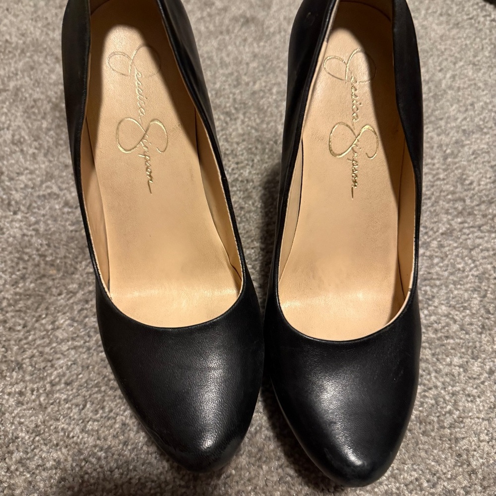 Jessica Simpson pumps